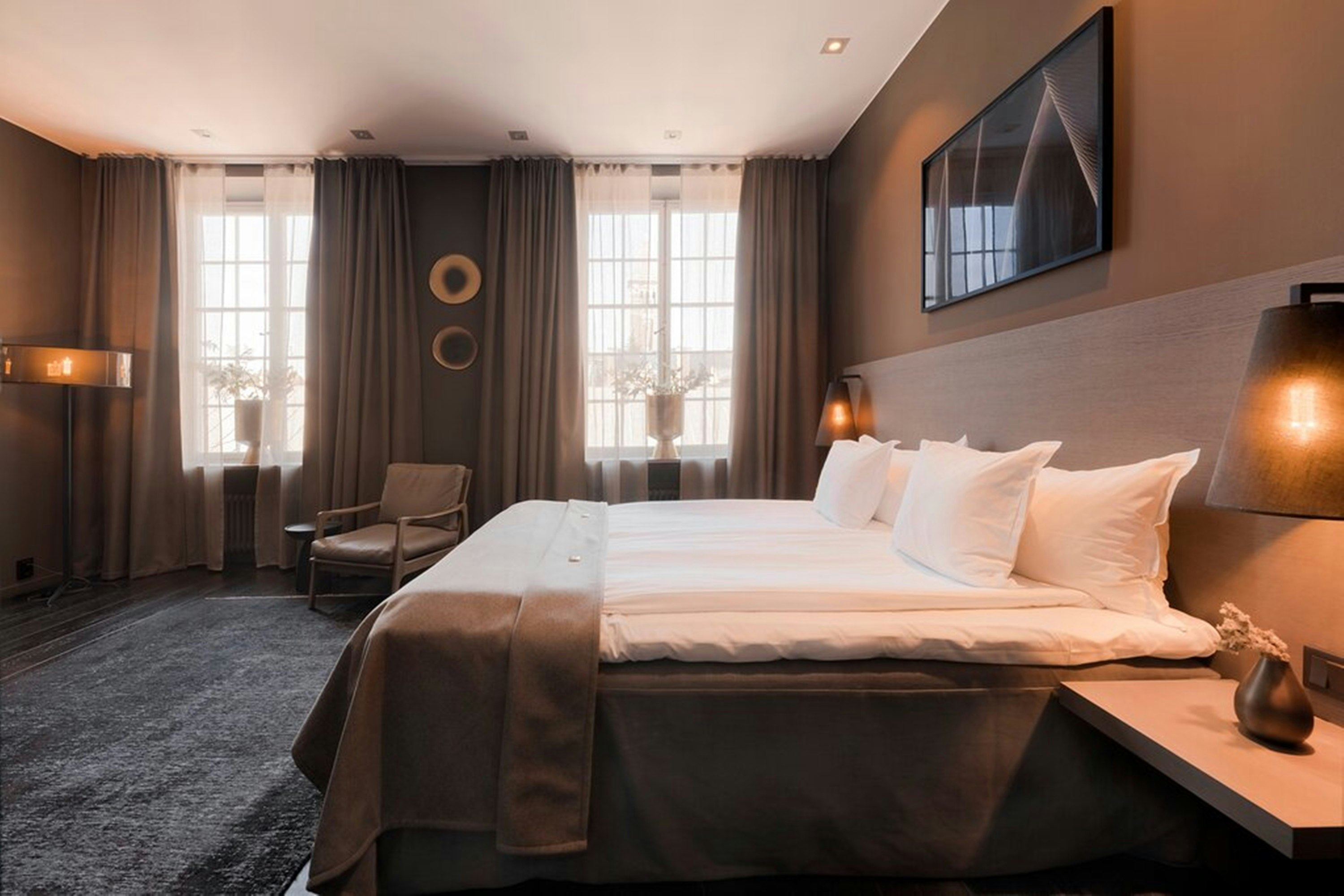 The Lamp Hotel 2/12