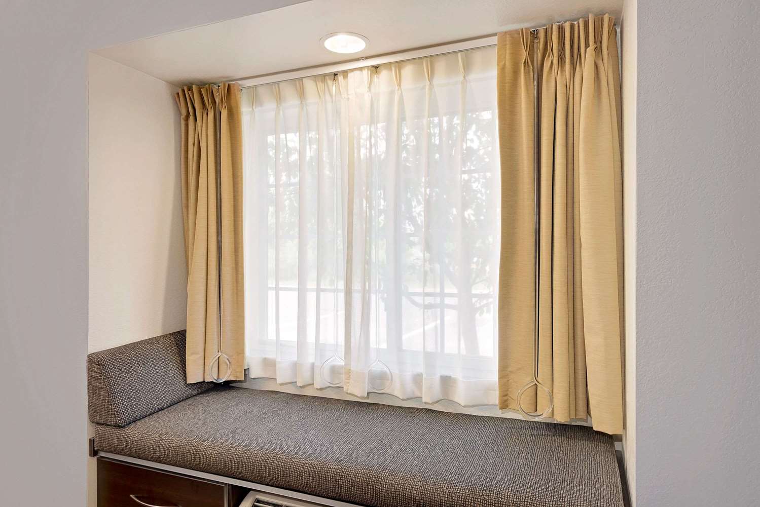Microtel Inn & Suites By Wyndham Geneva 4/11