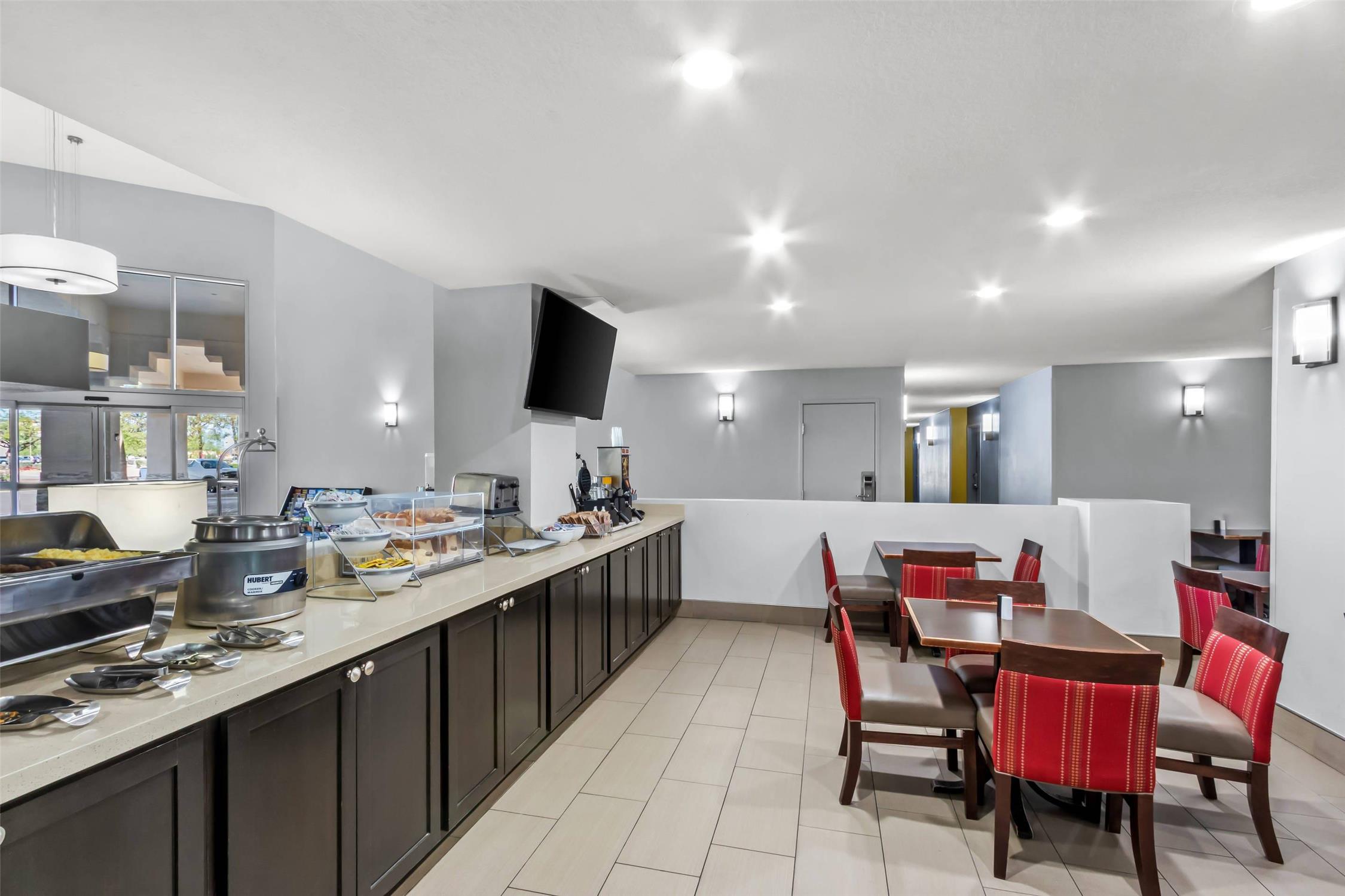 Comfort Inn and Suites Surprise Near Sun City West 36/55