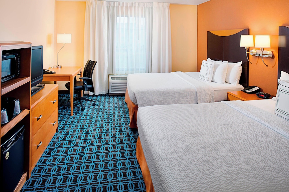 Room, 2 Queen Beds, Bathtub, Accessible