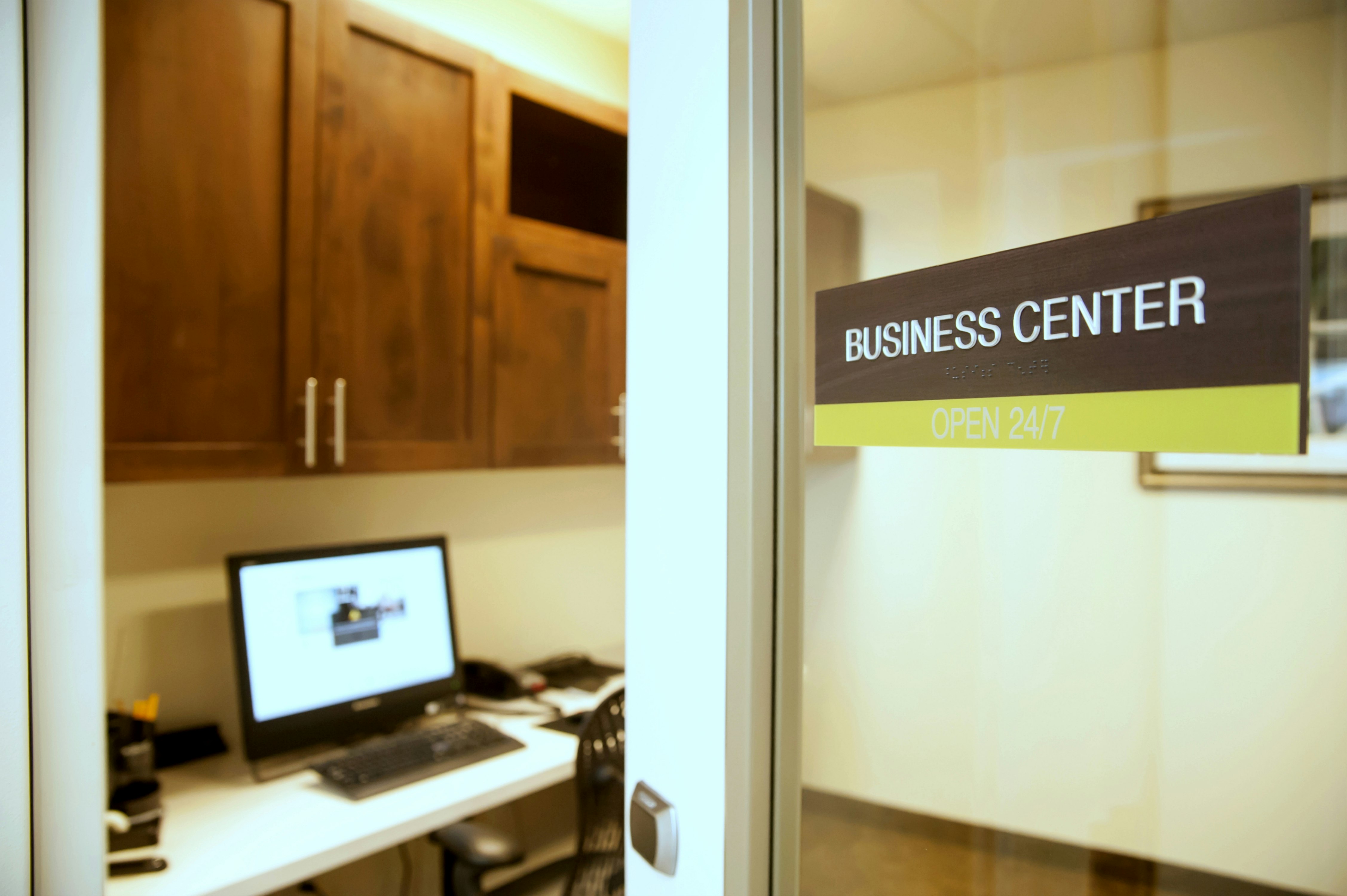 HILTON GARDEN INN SAN ANTONIO-LIVE OAK CONFERENCE CENTER 74/76