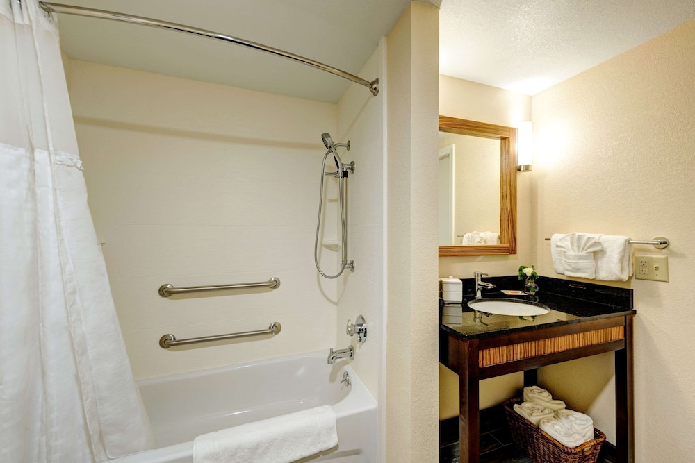 The Garrison Hotel & Suites Dover-Durham, Ascend Hotel Collection 13/45