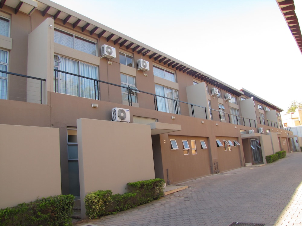 Silver Oak Luxury Accommodation 3/33
