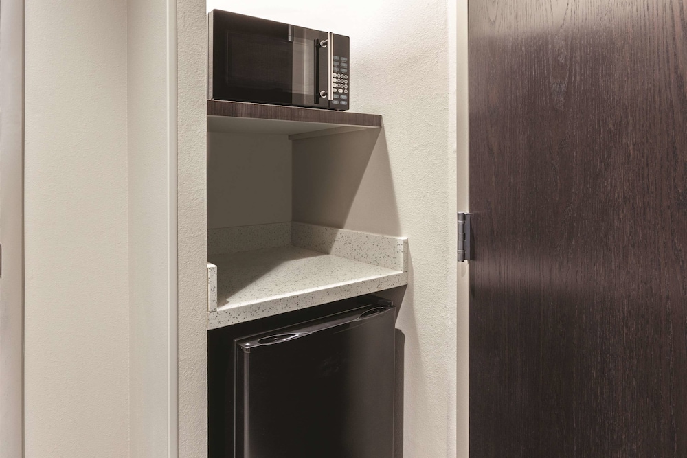La Quinta Inn & Suites By Wyndham Terre Haute 24/44