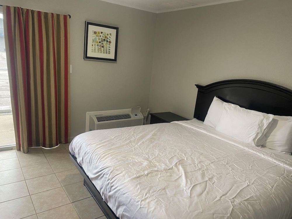 Studio Suites Extended Stay 13/41