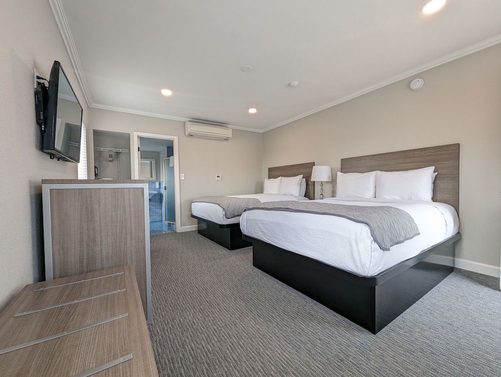 Ocean Park Inn 8/35