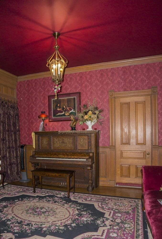 Alexander Mansion Historic Bed and Breakfast 6/48