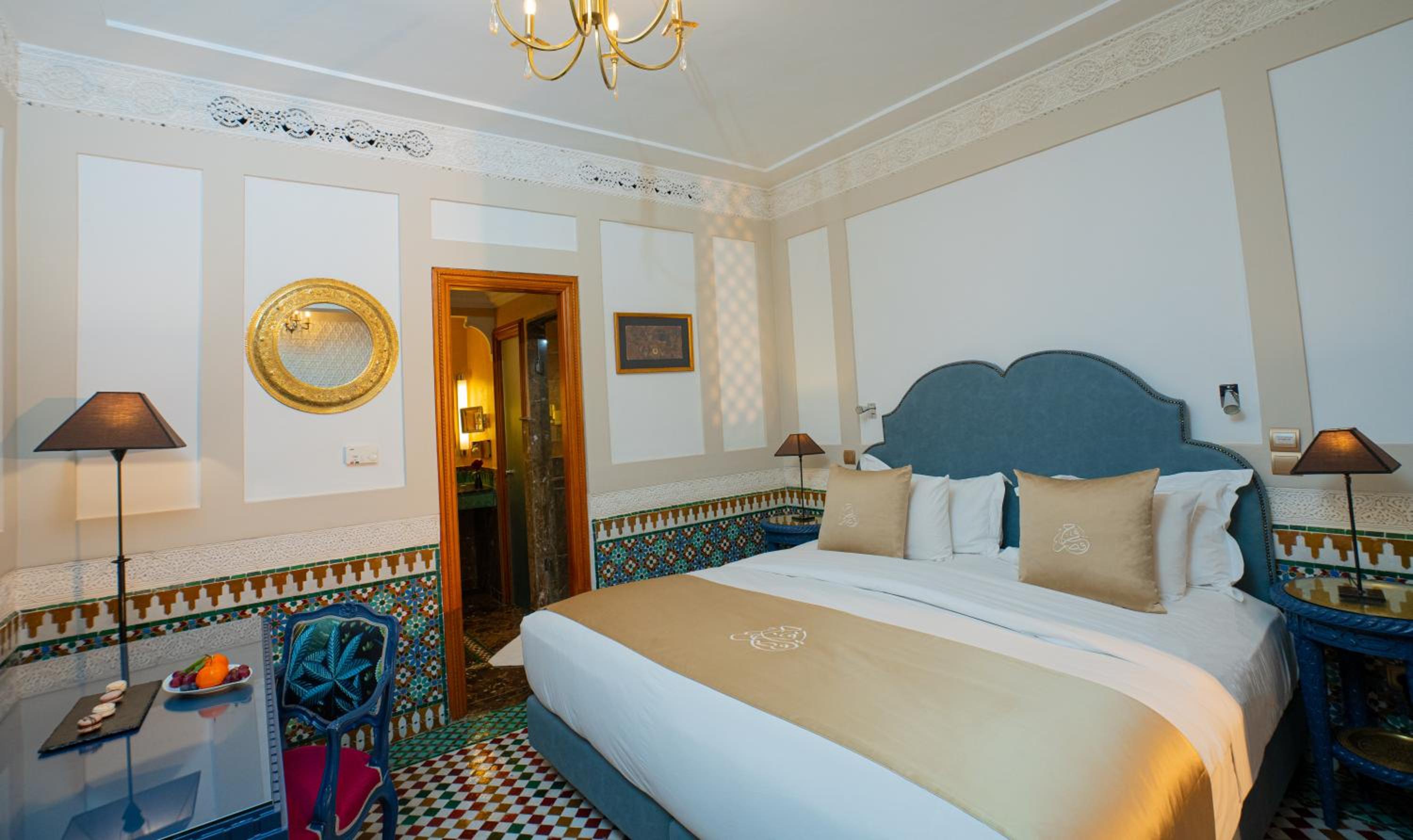 Trendy, King Bed، Palais Faraj Suites And Spa 3/7