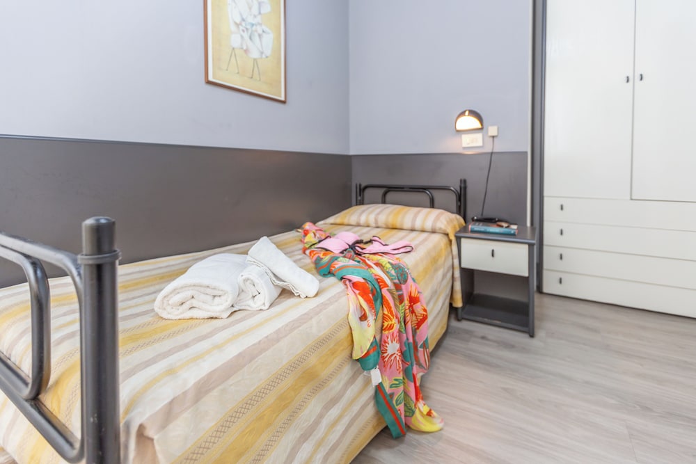 BASIC, SINGLE, SINGLE BED