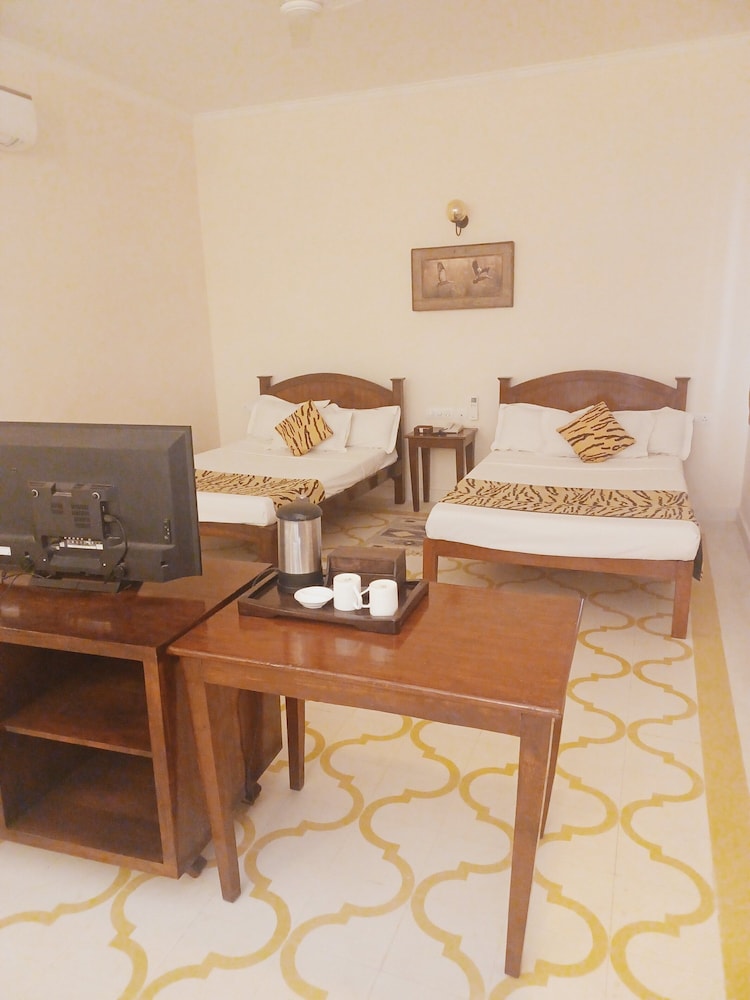 Hotel Dev Vilas 8/72
