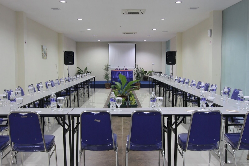 D'MERLION HOTEL 49/55