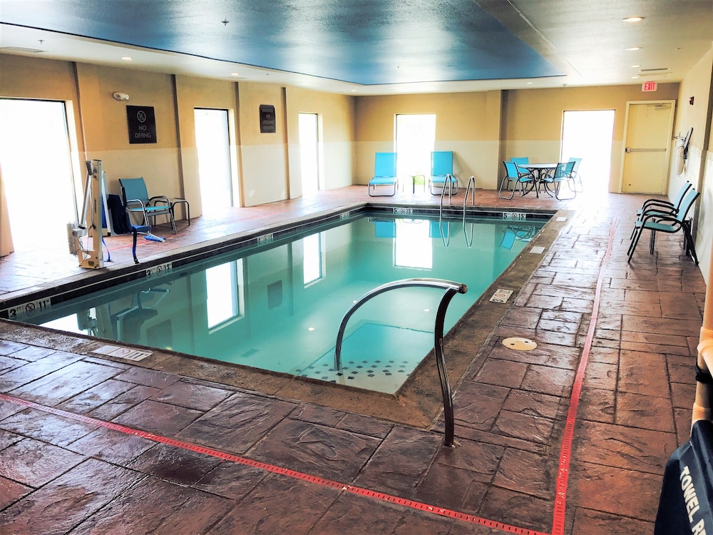 Comfort Suites Dodge City, KS 1/39