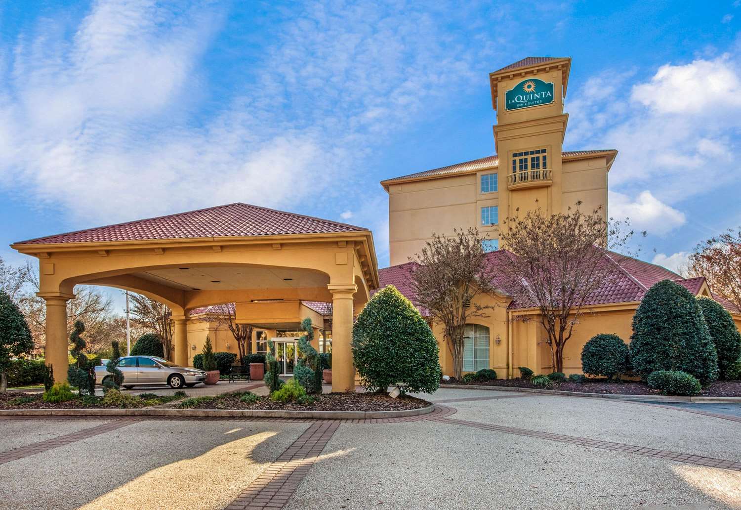 La Quinta Inn Suites Winston Salem 60/64