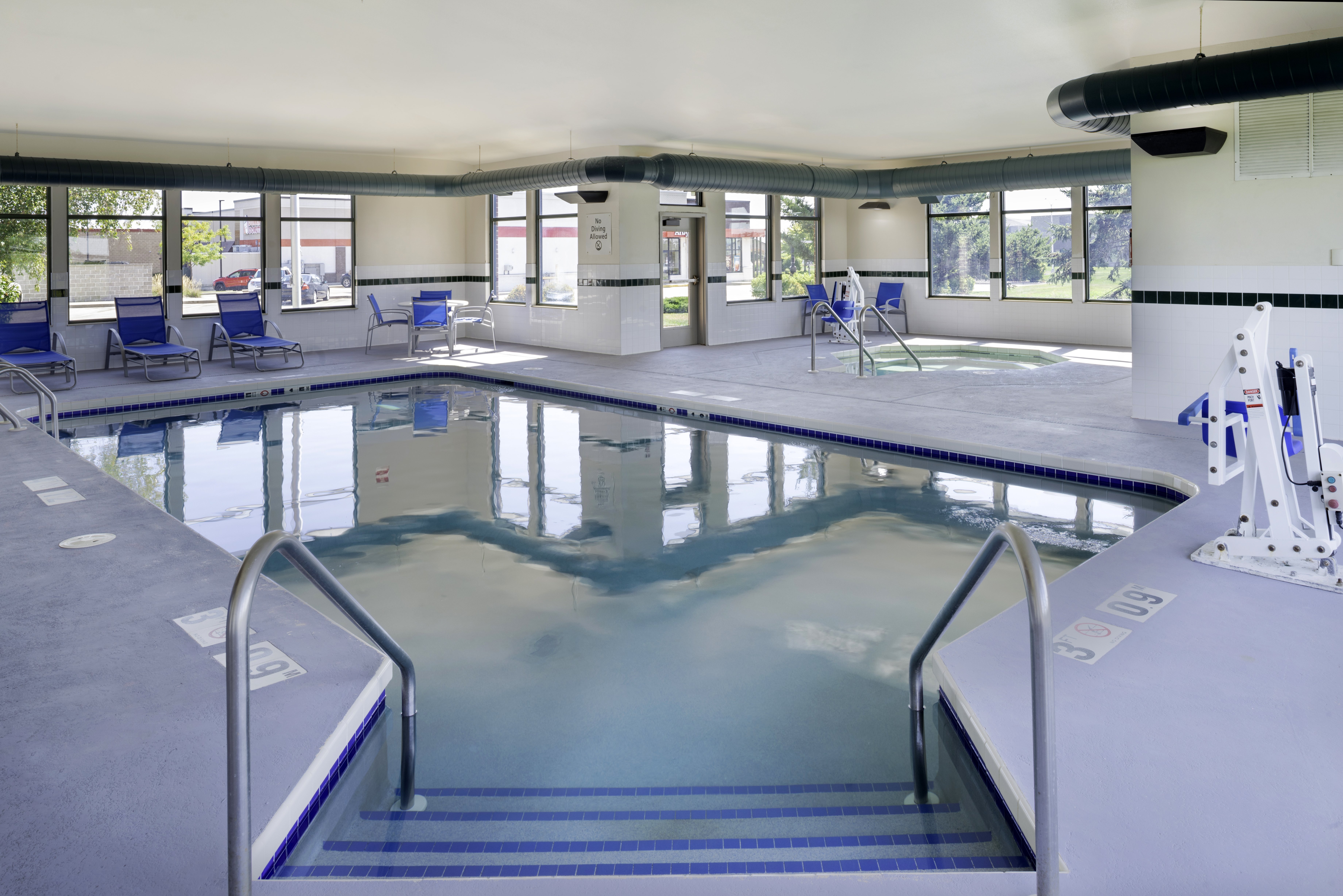 Holiday Inn Express Hotel Suites Fort Atkinson 36/74