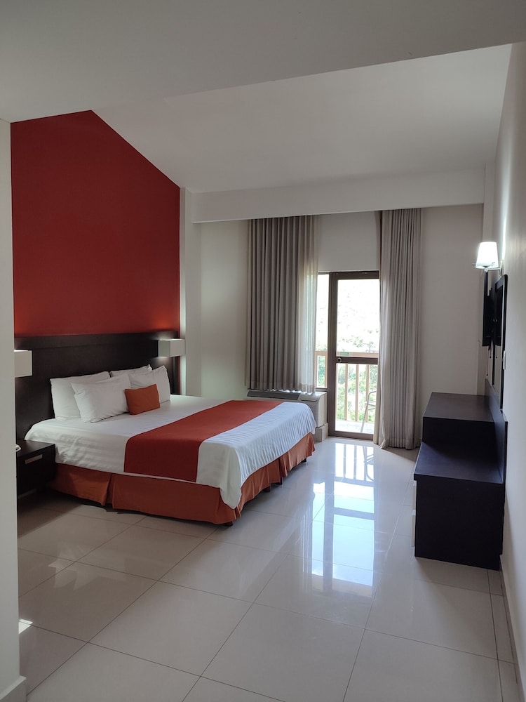 Bahia Escondida Hotel 10/65