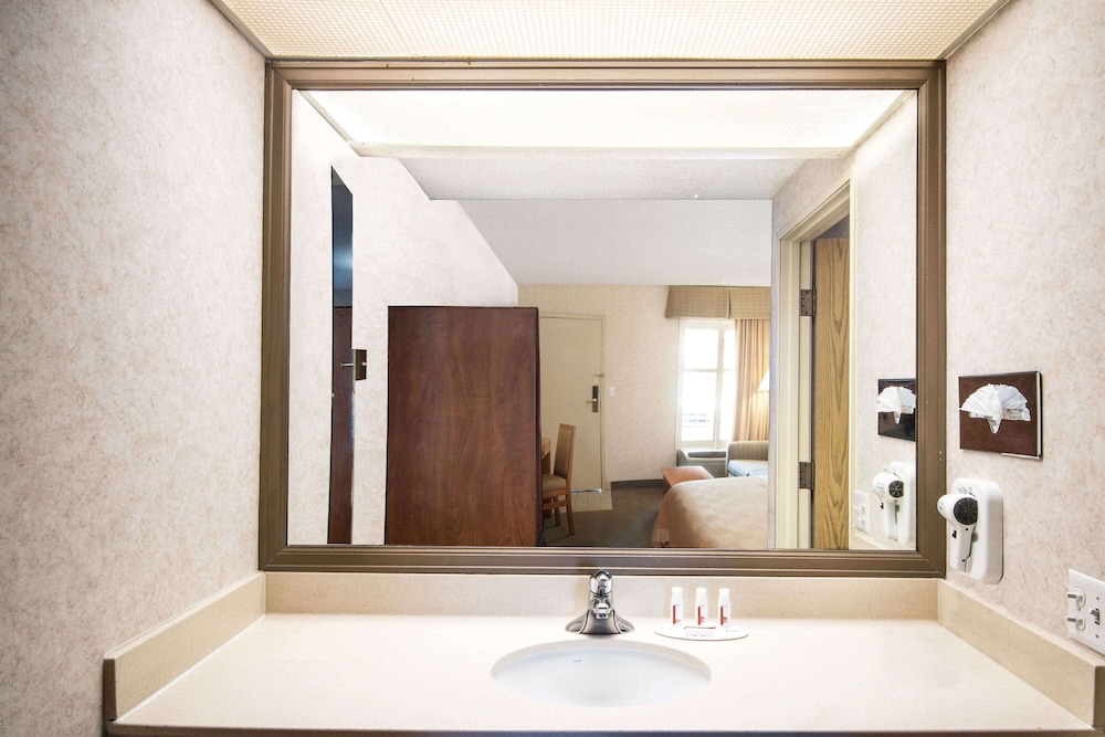 Travelodge by Wyndham Pueblo 15/25