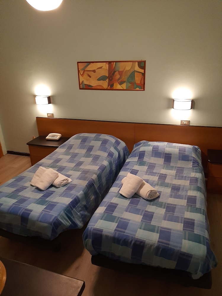 BASIC, TWIN BEDS