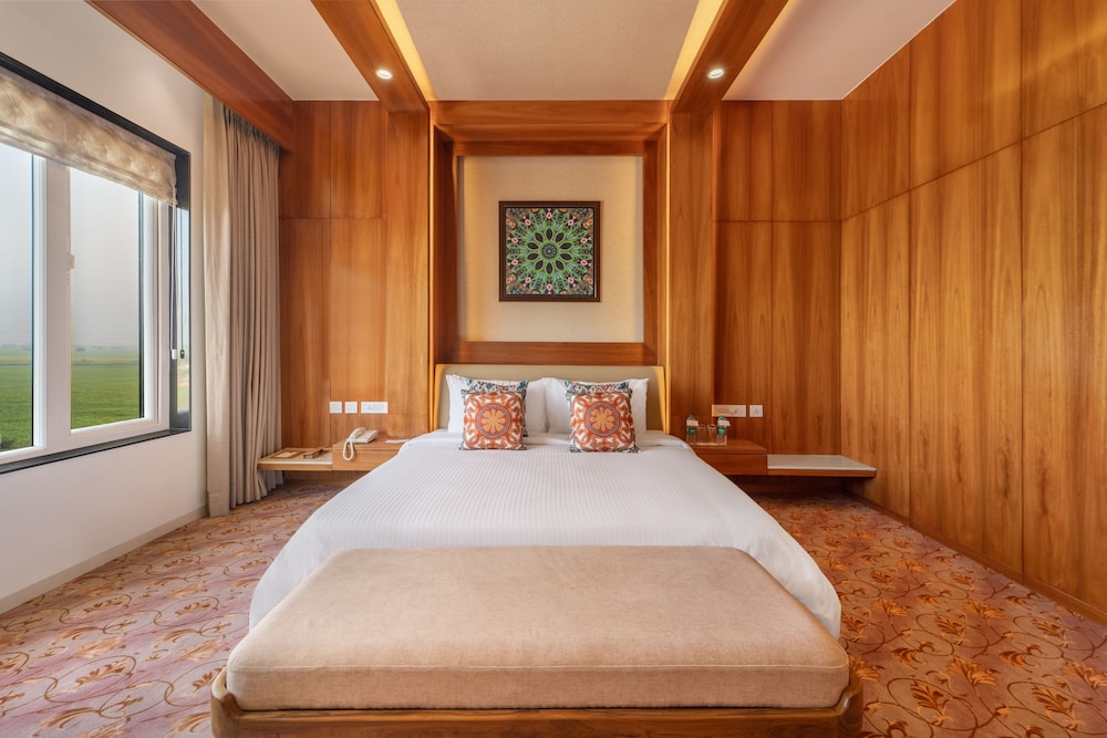 Shyama Sarovar Portico 28/64