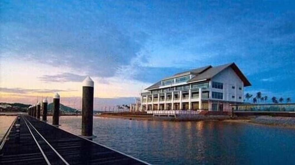 Duyong Marina and Resort 22/25