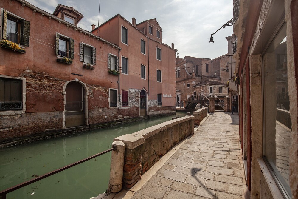 Venice Elegance 12/17