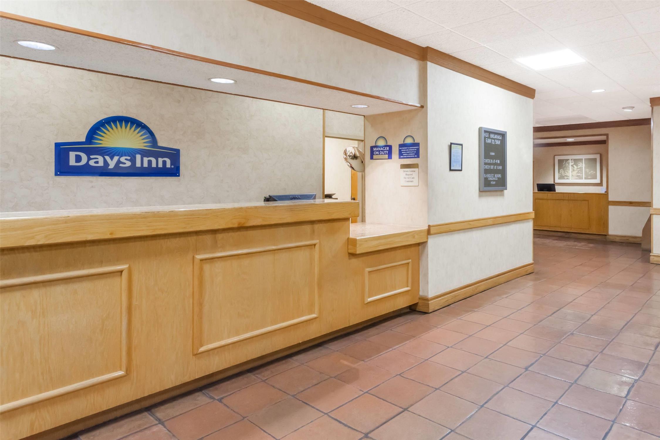 Days Inn by Wyndham Seguin TX 8/27