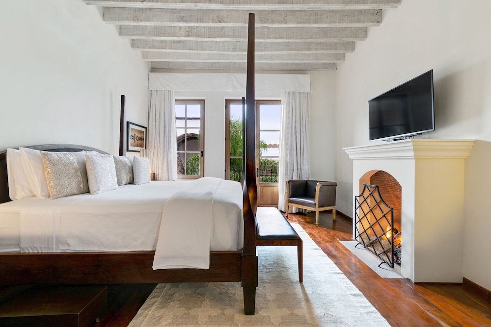 SIGNATURE, SUITE, KING BED