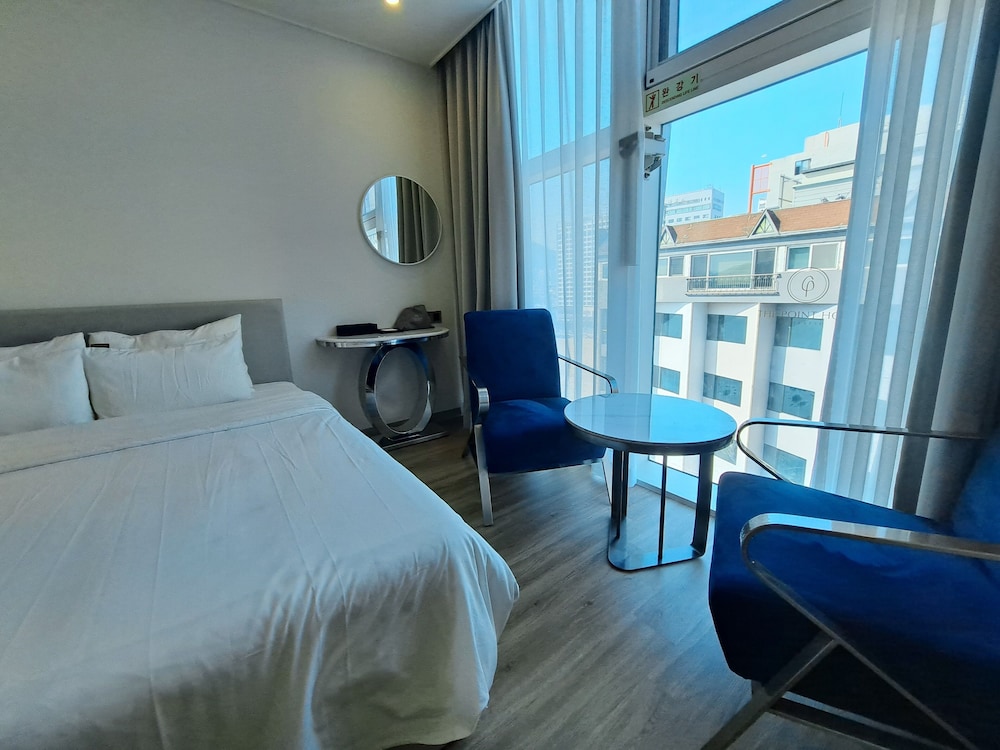 City, Superior, Twin Beds, 1 Double and 1 Single Bed