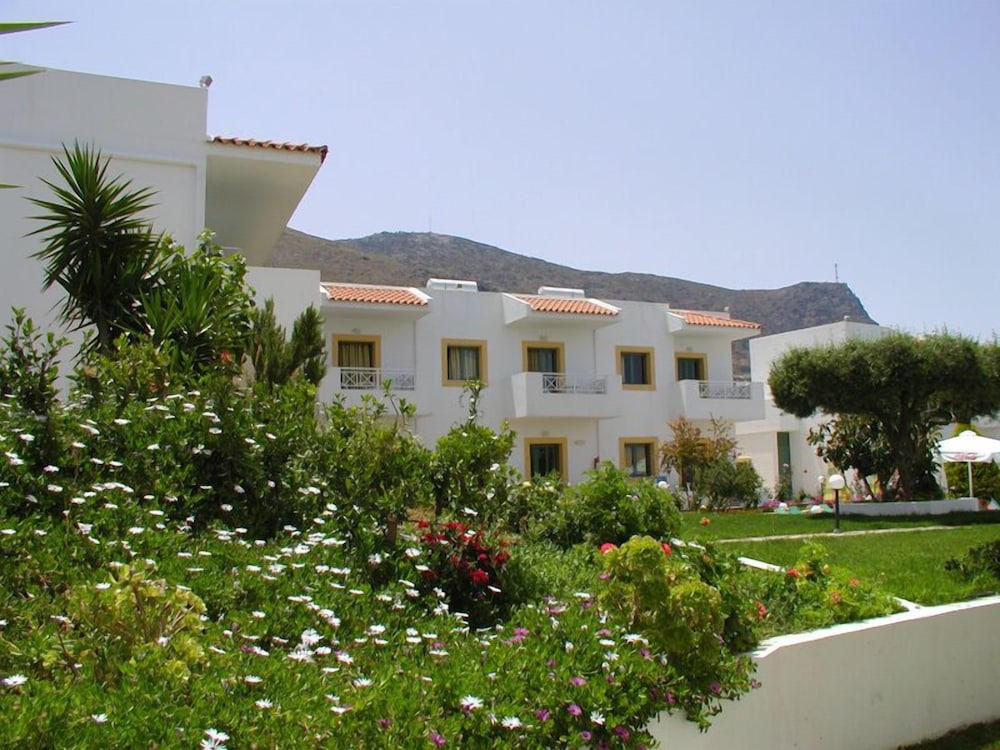 Nikolas Villas Apartments 3/43