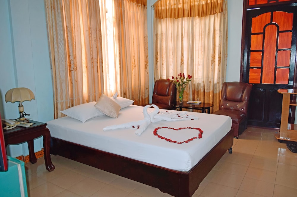 Phong Nha Hotel Hue 10/31