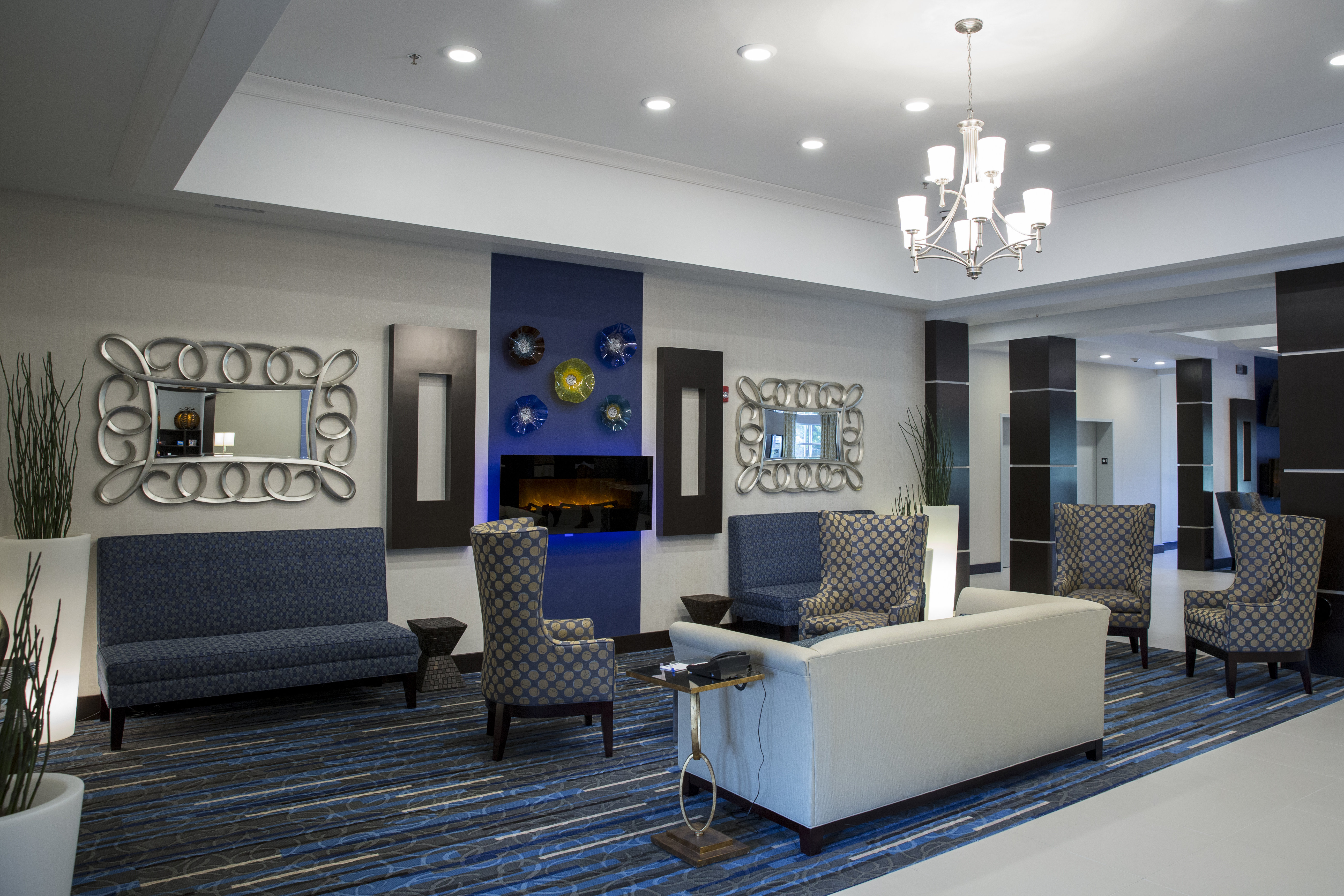 Holiday Inn Express Suites Edwardsville 8/45
