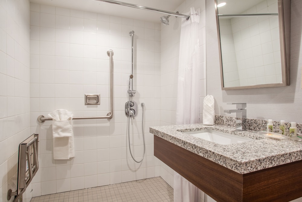 Holiday Inn Ottawa East 17/76