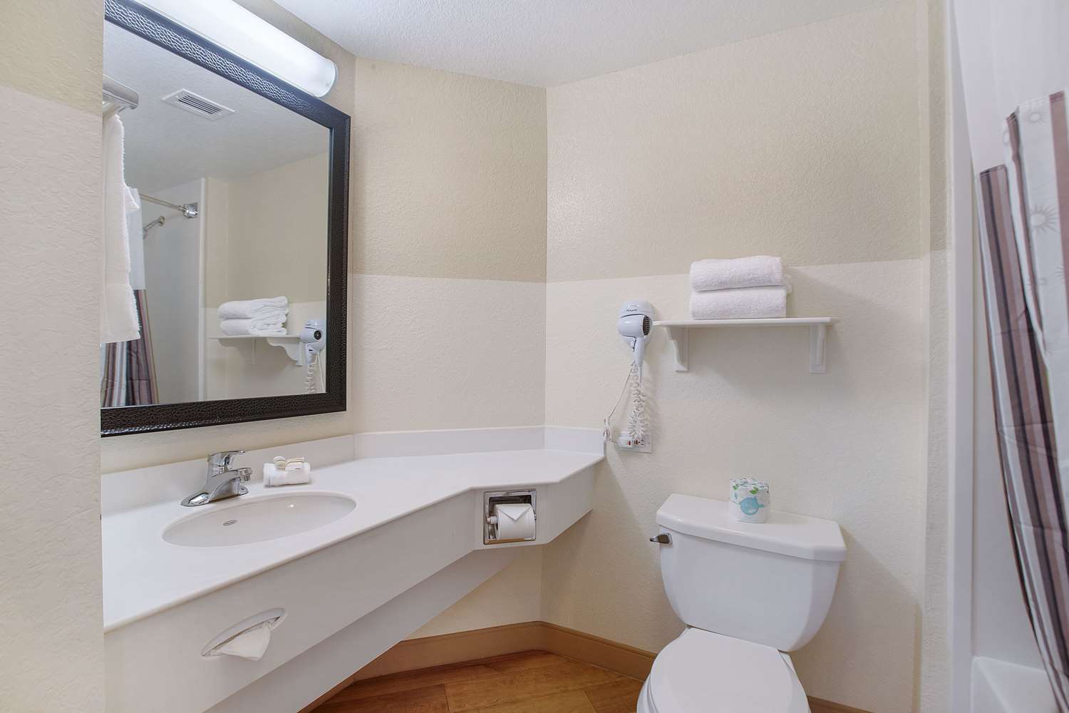 La Quinta Inn & Suites by Wyndham Ft. Lauderdale Airport 39/42