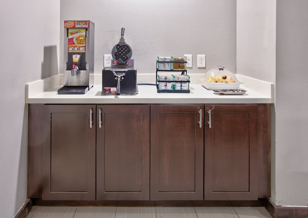 Staybridge Suites Plano - Richardson Area 10/70