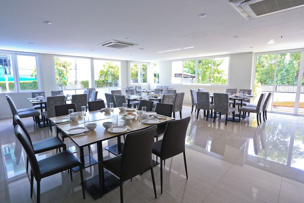 Crystal Suites Suvarnabhumi Airport 48/63