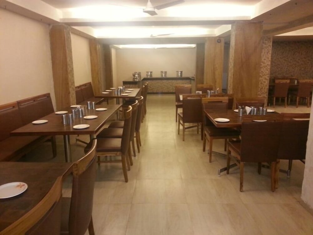 Hotel Sunny International 21/24