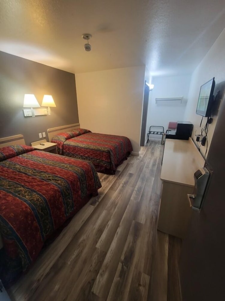 STANDARD, 2 DOUBLE BEDS