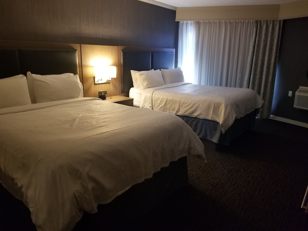Holiday Inn Express Edmonton Downtown 27/56