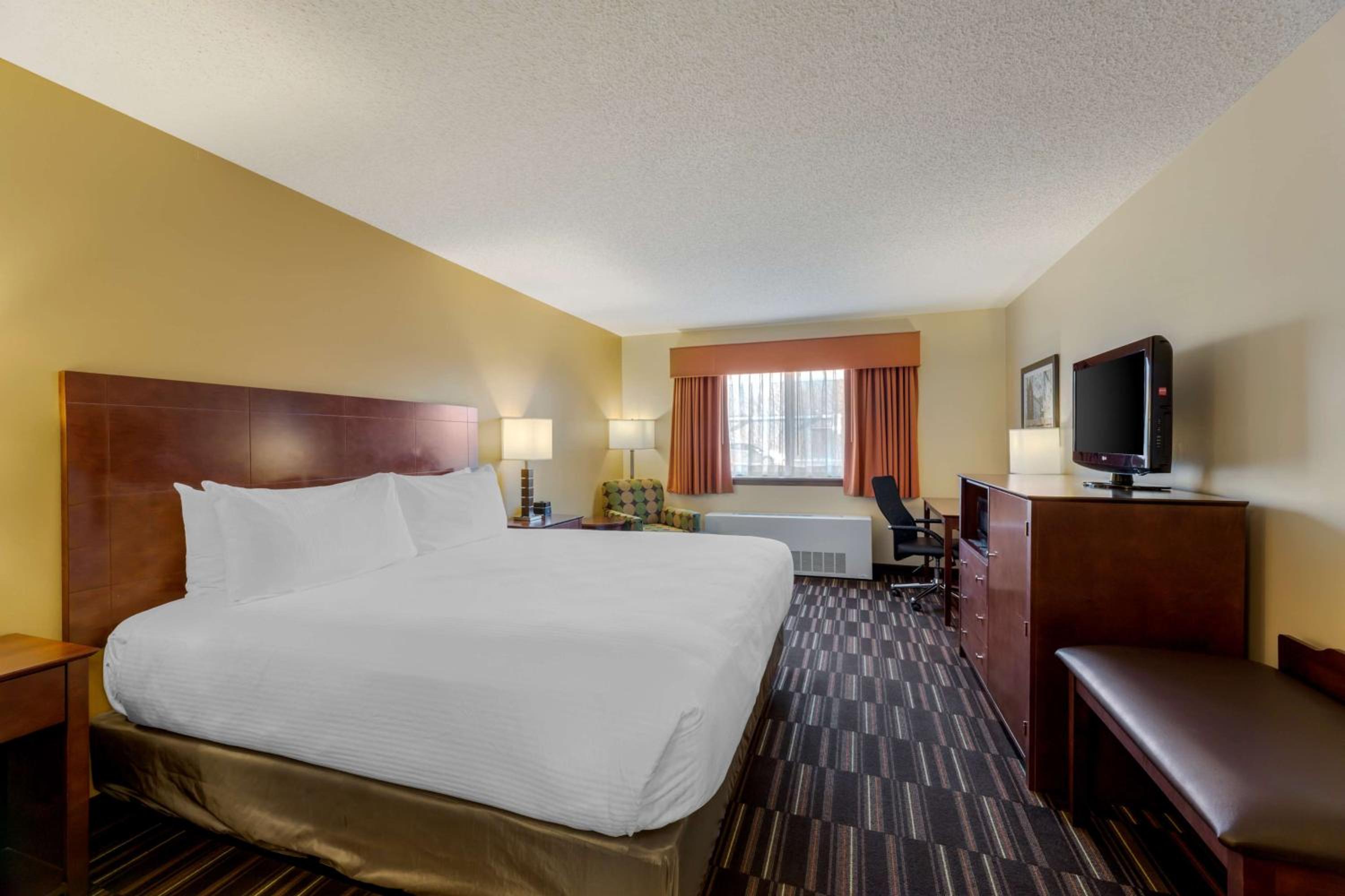 غرفة بسرير كينج بجاكوزي، Best Western Falcon Plaza 5/10