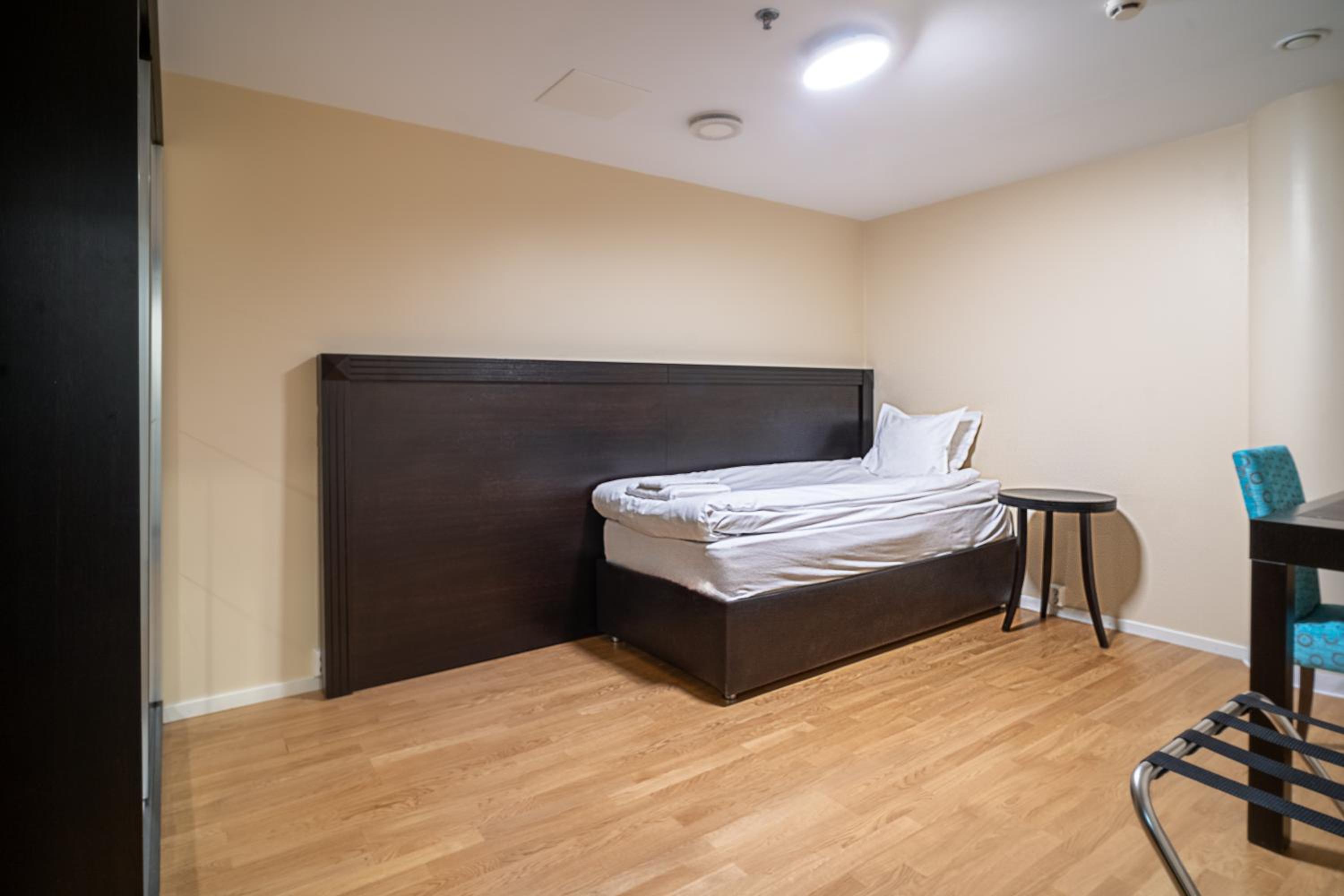 Compact, Shared Bathroom, No Window, Small
