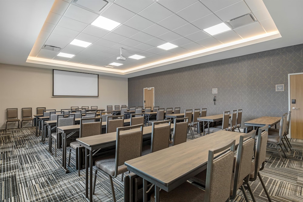 Homewood Suites by Hilton Walker Grand Rapids North 42/56
