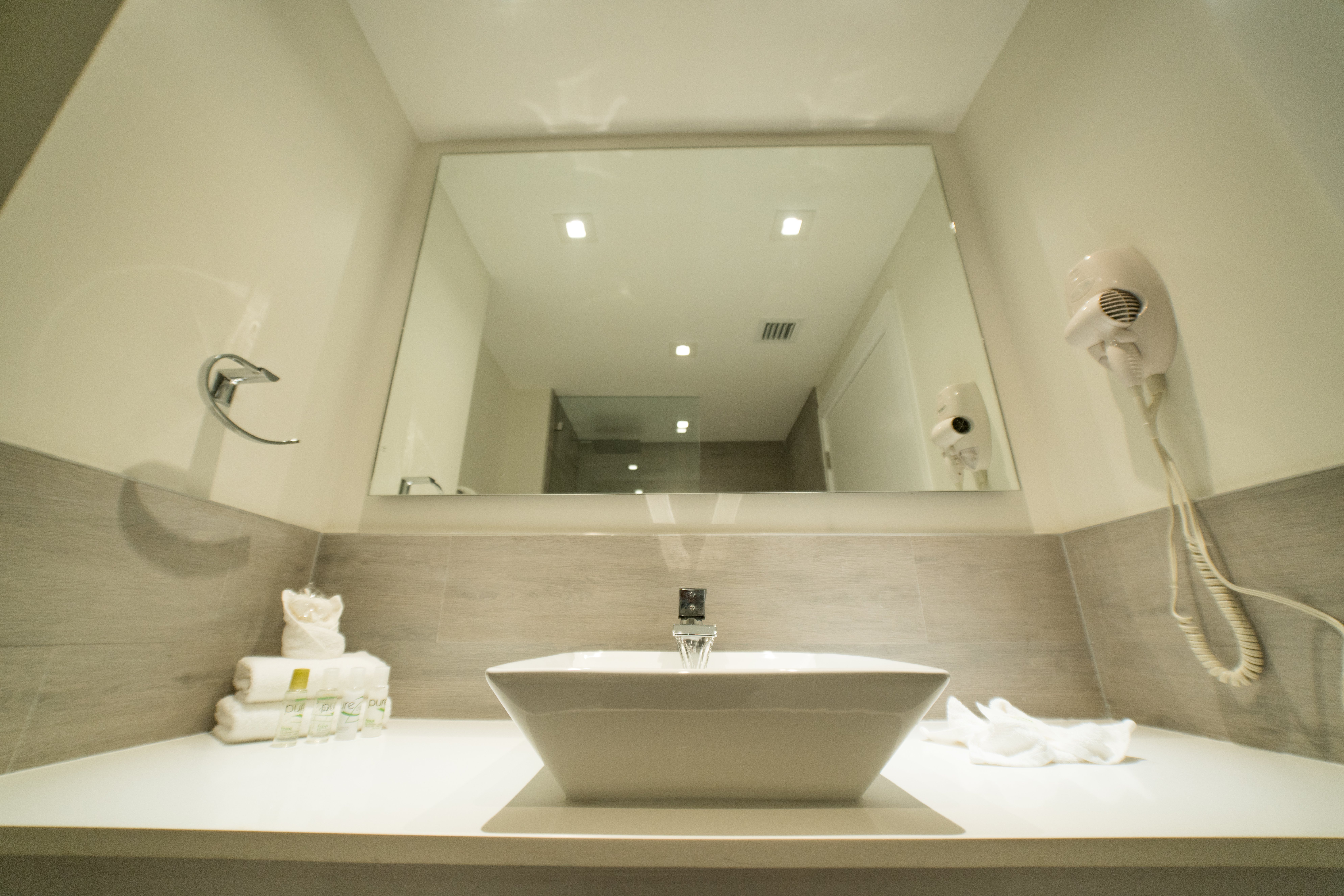 Fortune House Hotel Suites 32/33