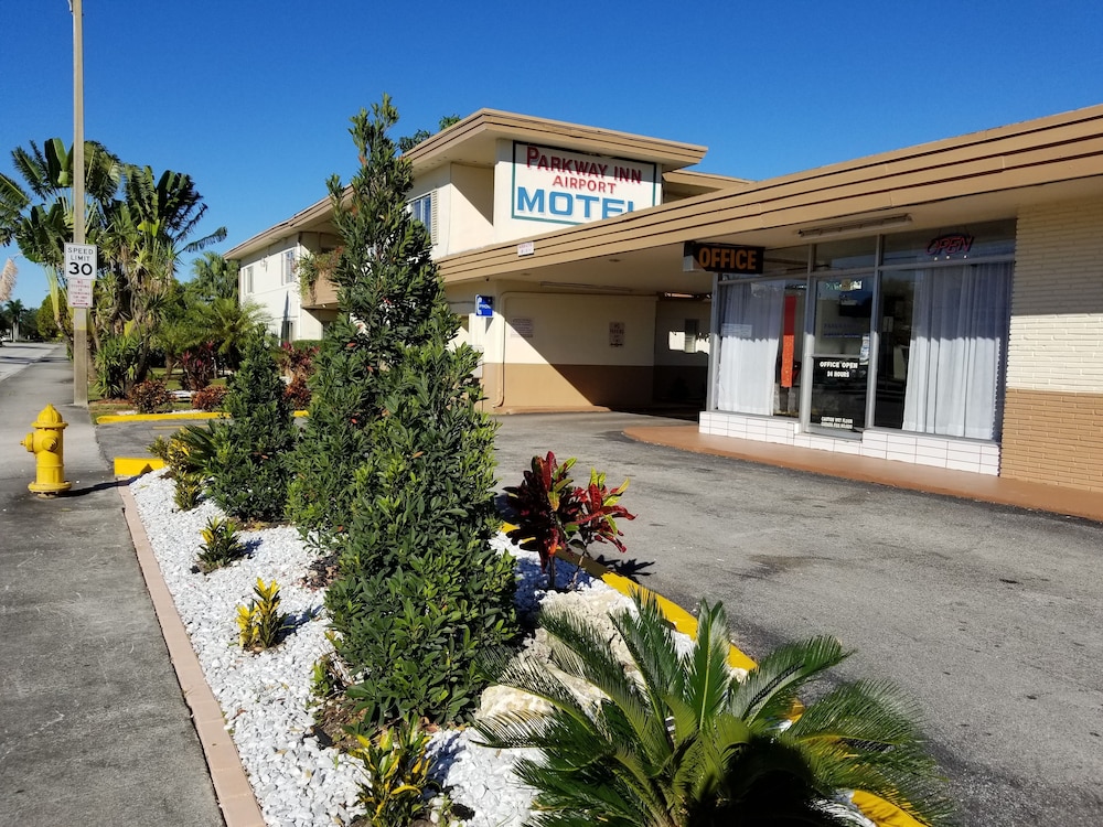Parkway Inn Airport Motel 2/56