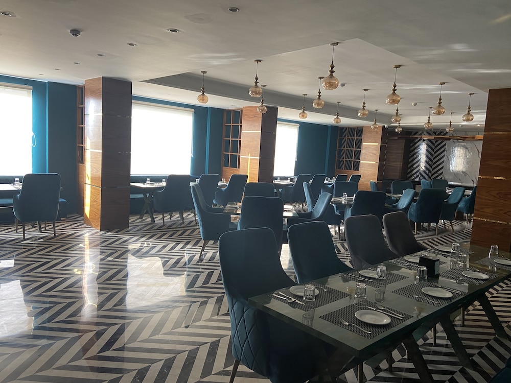 Hotel Nat Grand Regency 17/20