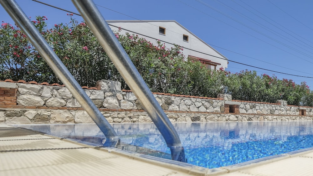 Karaburun Konak Hotel 24/50