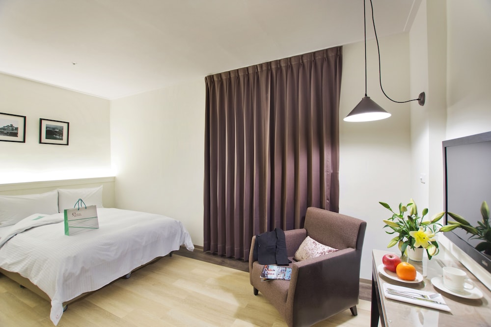53 Hotel 12/55