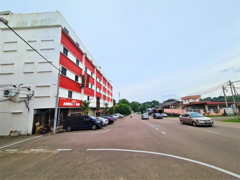Anika Inn 35/44