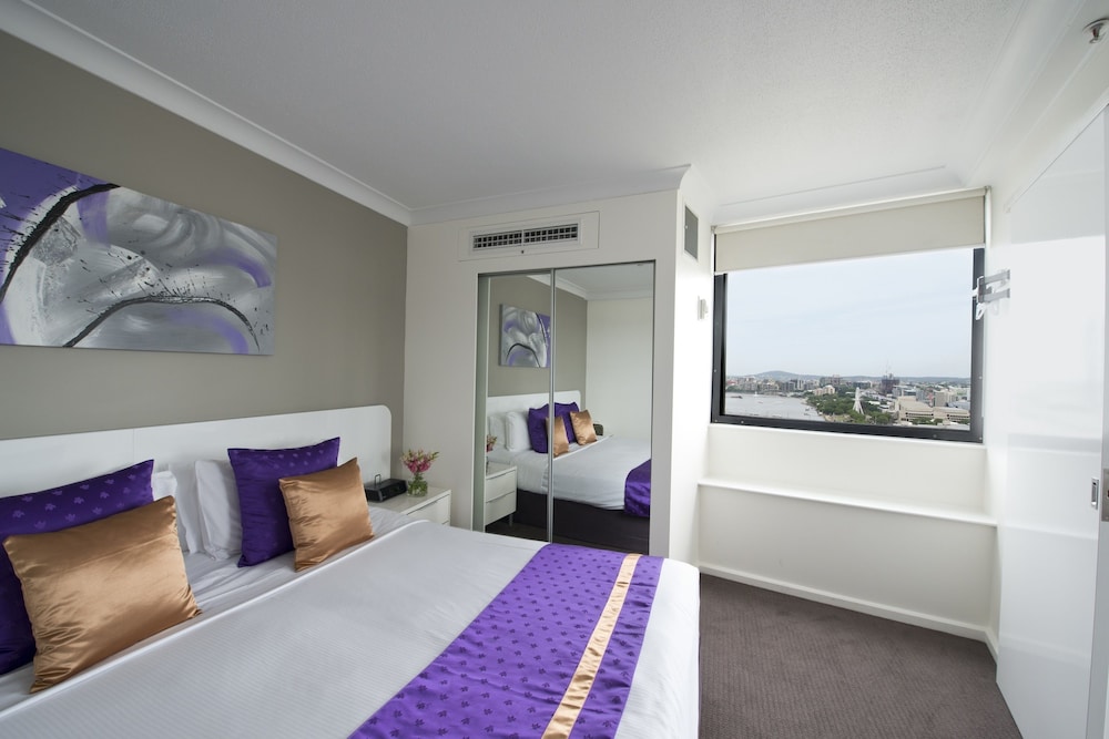PARK REGIS NORTH QUAY 37/58