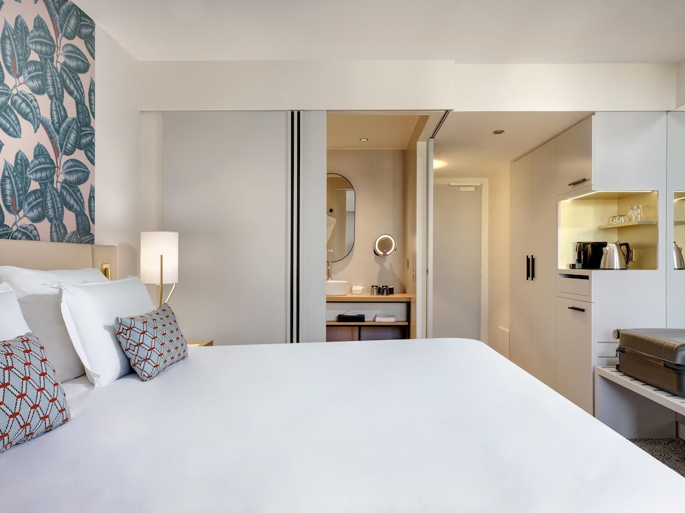 DELUXE, TWIN BEDS