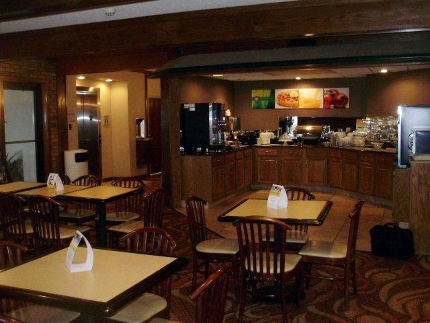 Quality Inn & Suites Searcy I-57 17/20