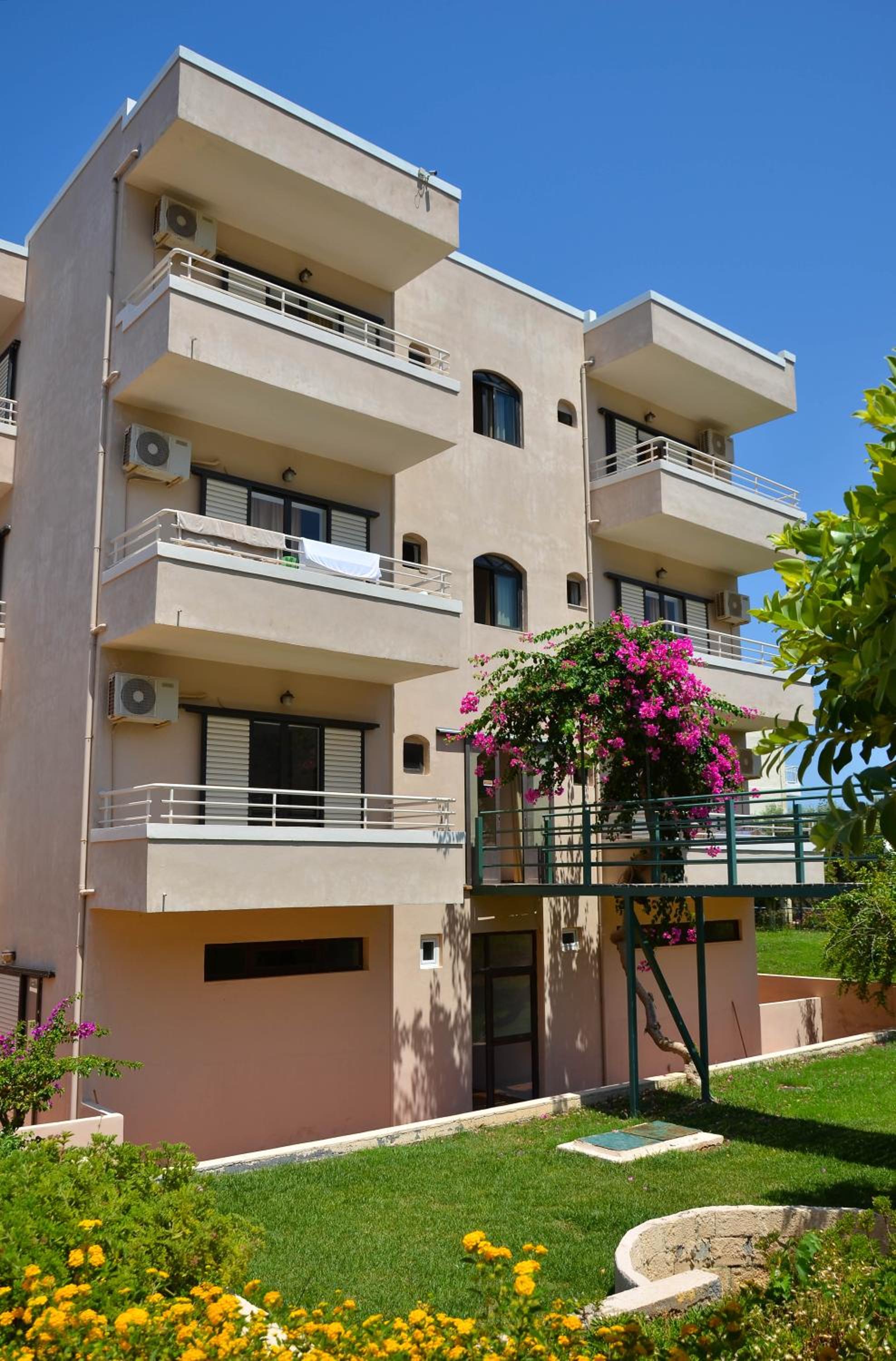 Niko Elen Hotel 8/66